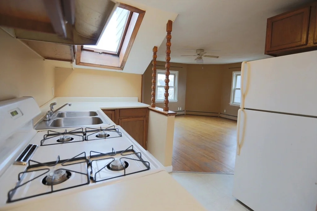 1 bed, 1 bath apartment for rent at 889 Pine Unit 3, Fall River — photo 8 of 16