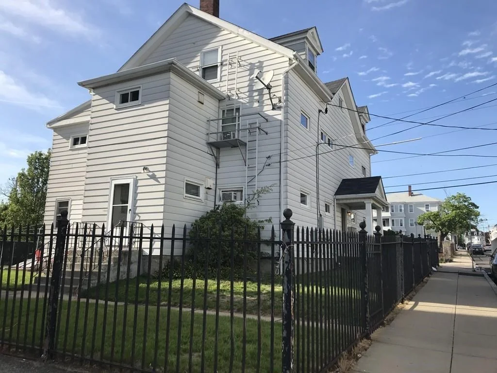 1 bed, 1 bath apartment for rent at 889 Pine Unit 3, Fall River