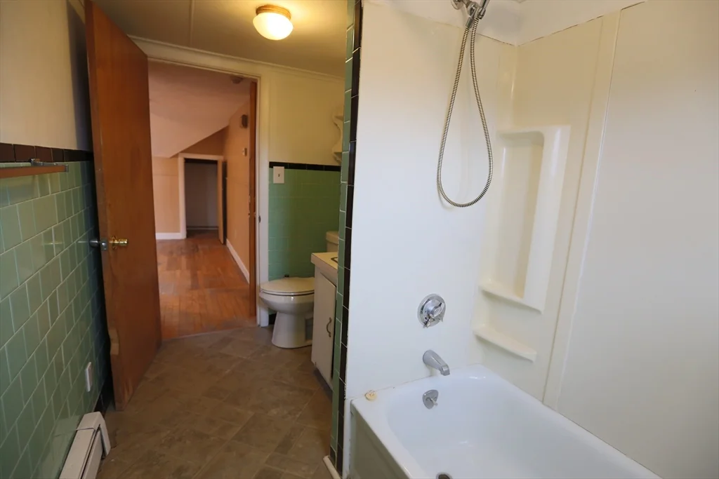 1 bed, 1 bath apartment for rent at 889 Pine Unit 3, Fall River — photo 11 of 16
