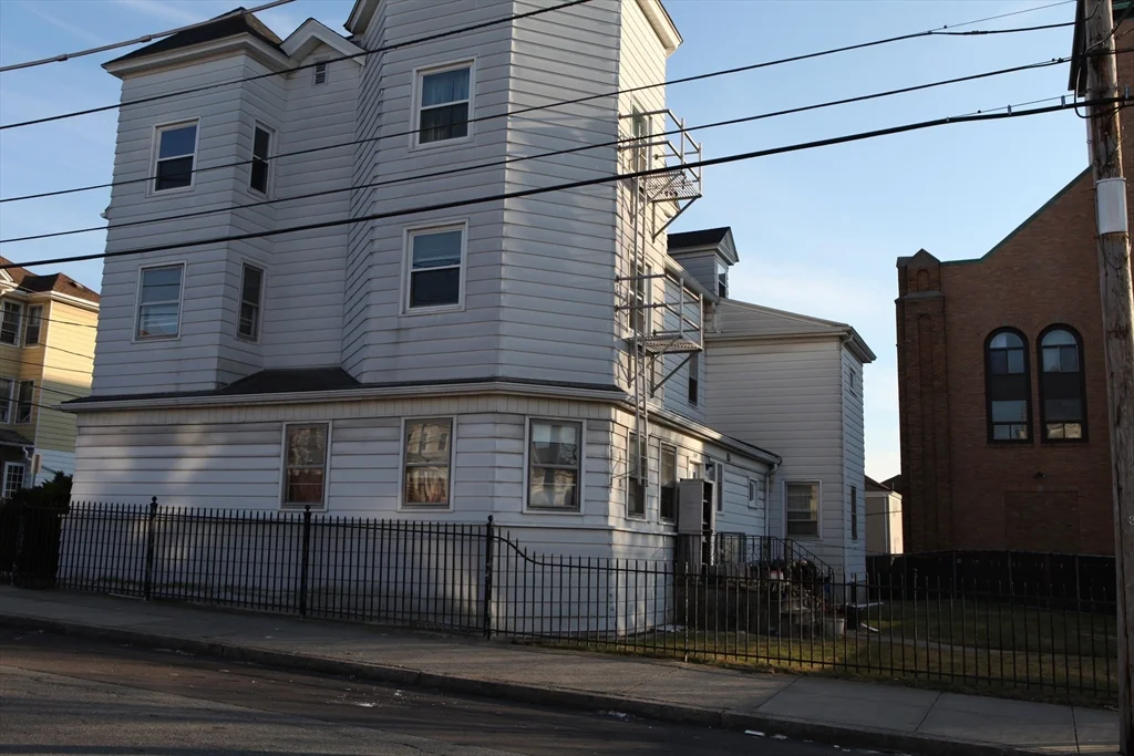 1 bed, 1 bath apartment for rent at 889 Pine Unit 3, Fall River — photo 14 of 16