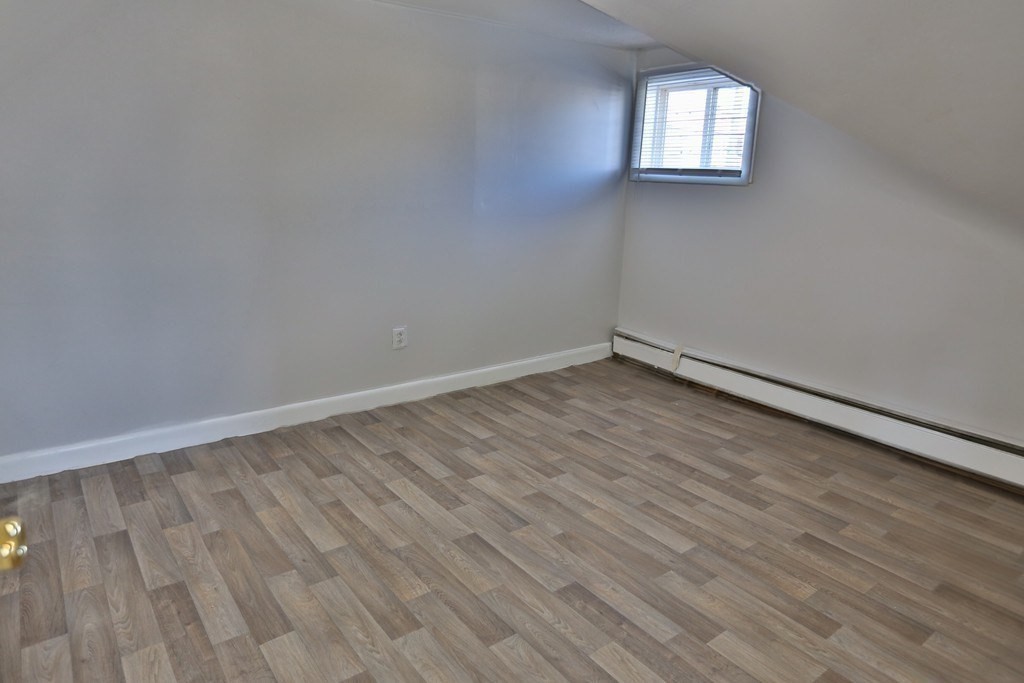 1 bed, 1 bath apartment for rent at 889 Pine Unit 3S, Fall River — photo 5 of 9