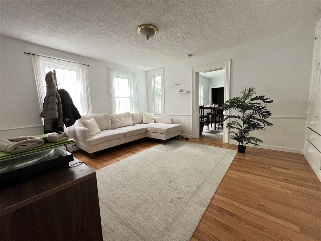 3 bed, 1 bath apartment for rent at 89 6th, East Cambridge — photo 3 of 20