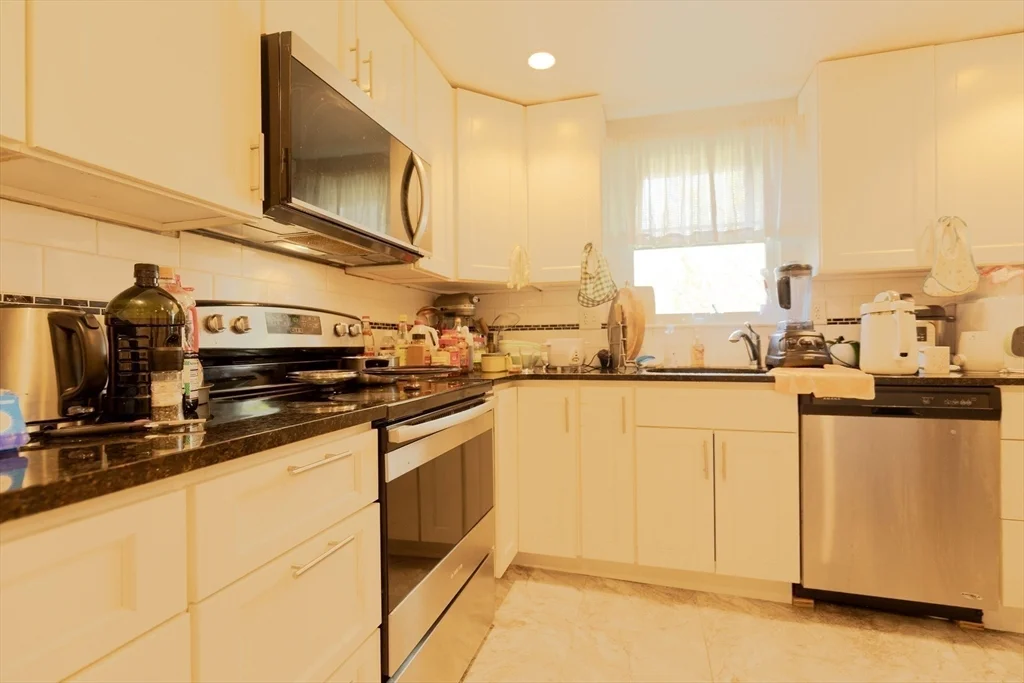 3 bed, 1 bath apartment for rent at 89 Brayton Rd Unit 2, Brighton — photo 15 of 29
