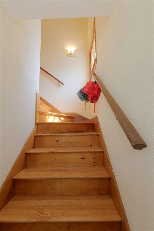 3 bed, 1 bath apartment for rent at 89 Brayton Rd Unit 2, Brighton — photo 4 of 29