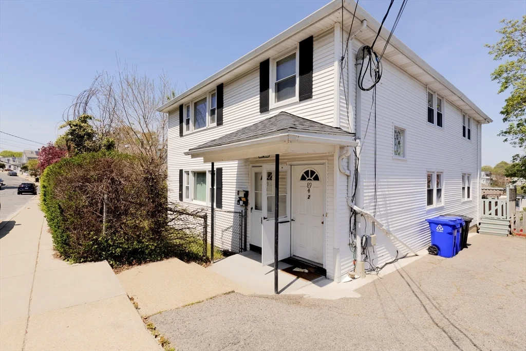 3 bed, 1 bath apartment for rent at 89 Brayton Rd Unit 2, Brighton — photo 2 of 29