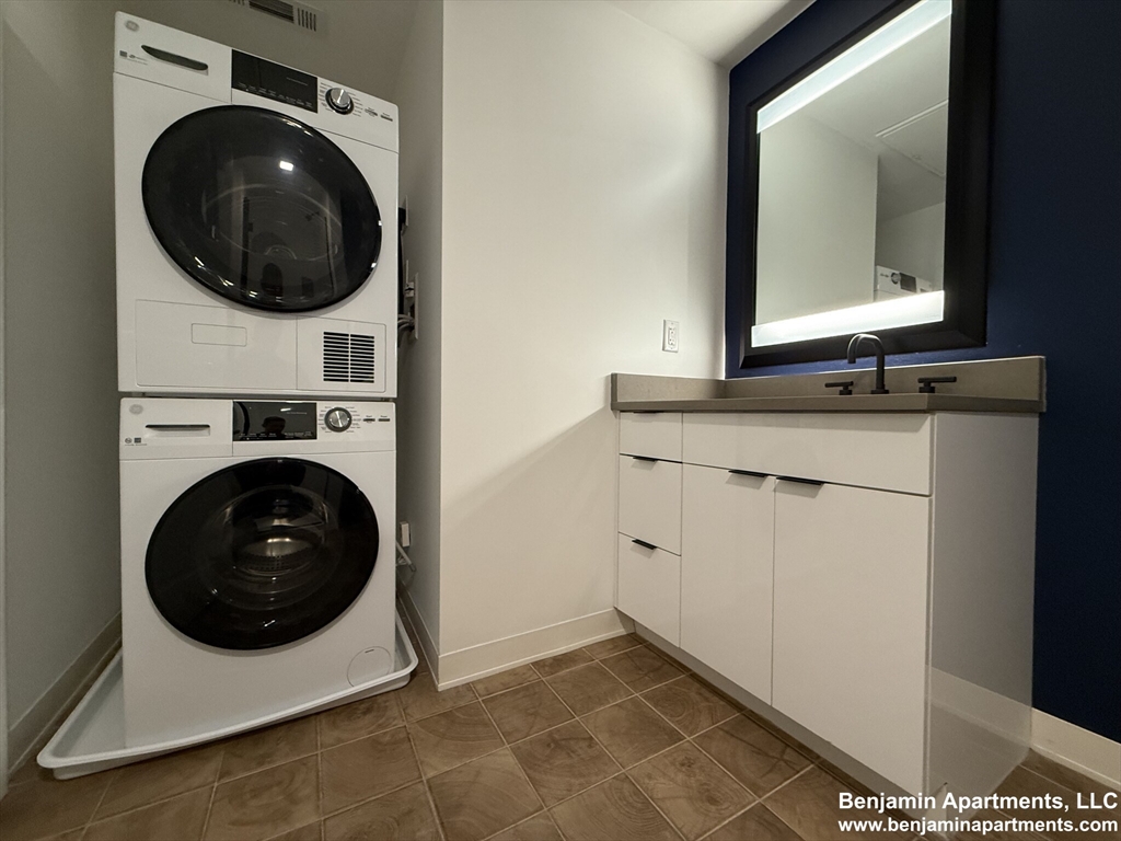 Studio bed, 1 bath apartment for rent at 89 Brighton Ave Unit 210, Allston — photo 8 of 9