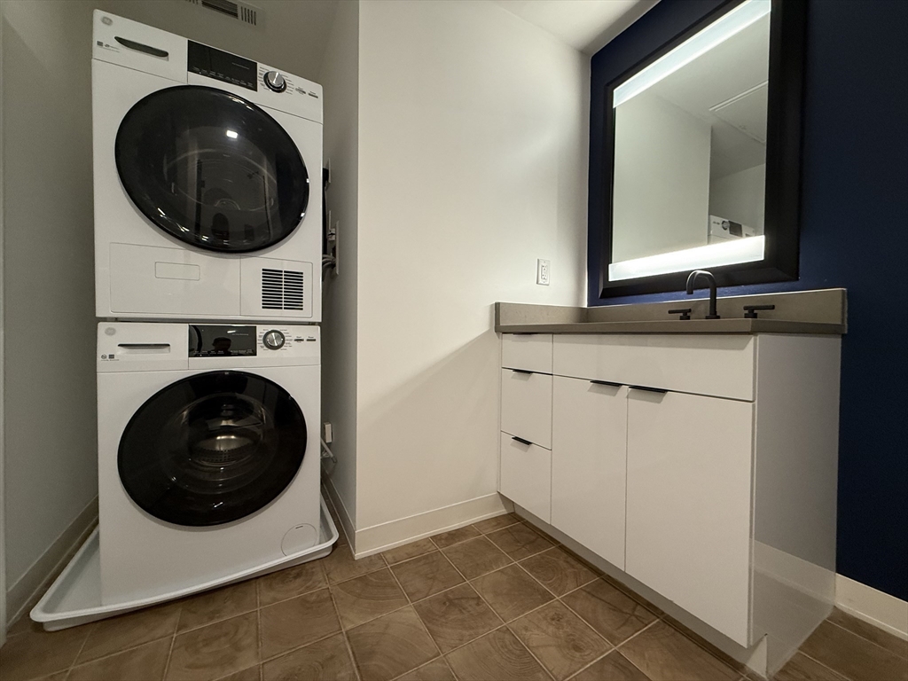 Studio bed, 1 bath apartment for rent at 89 Brighton Ave Unit 313, Allston — photo 8 of 11