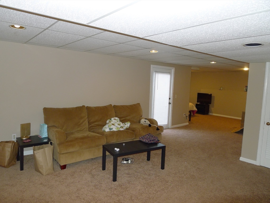 3 bed, 2 bath apartment for rent at 89 Brookdale Unit 89, Shrewsbury — photo 14 of 21