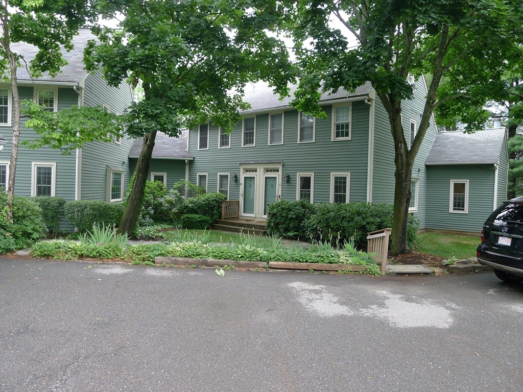 3 bed, 2 bath apartment for rent at 89 Brookdale Unit 89, Shrewsbury — photo 1 of 21