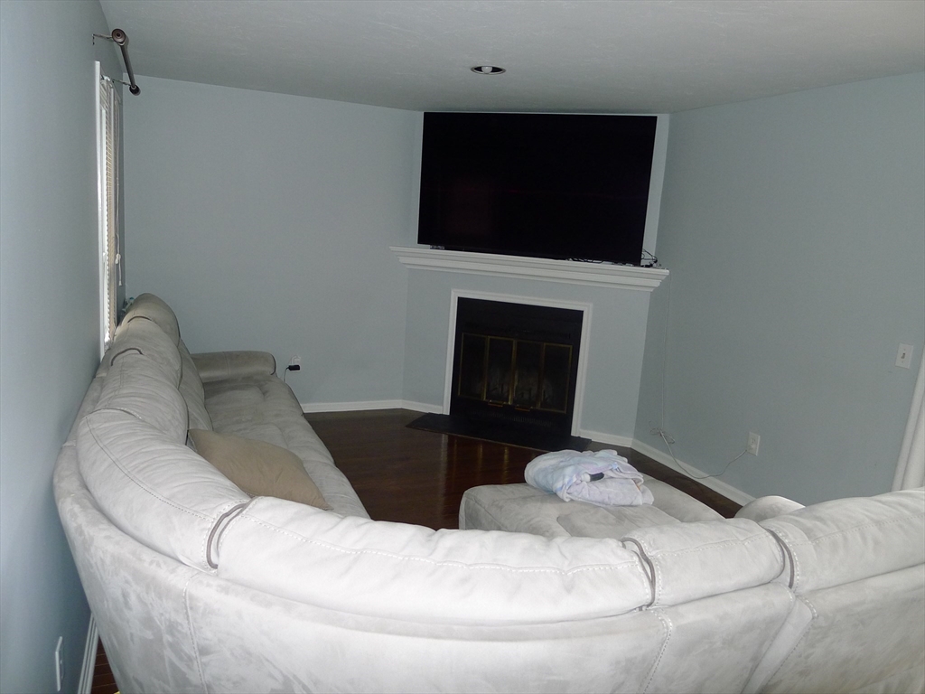 3 bed, 2 bath apartment for rent at 89 Brookdale Unit 89, Shrewsbury — photo 5 of 21