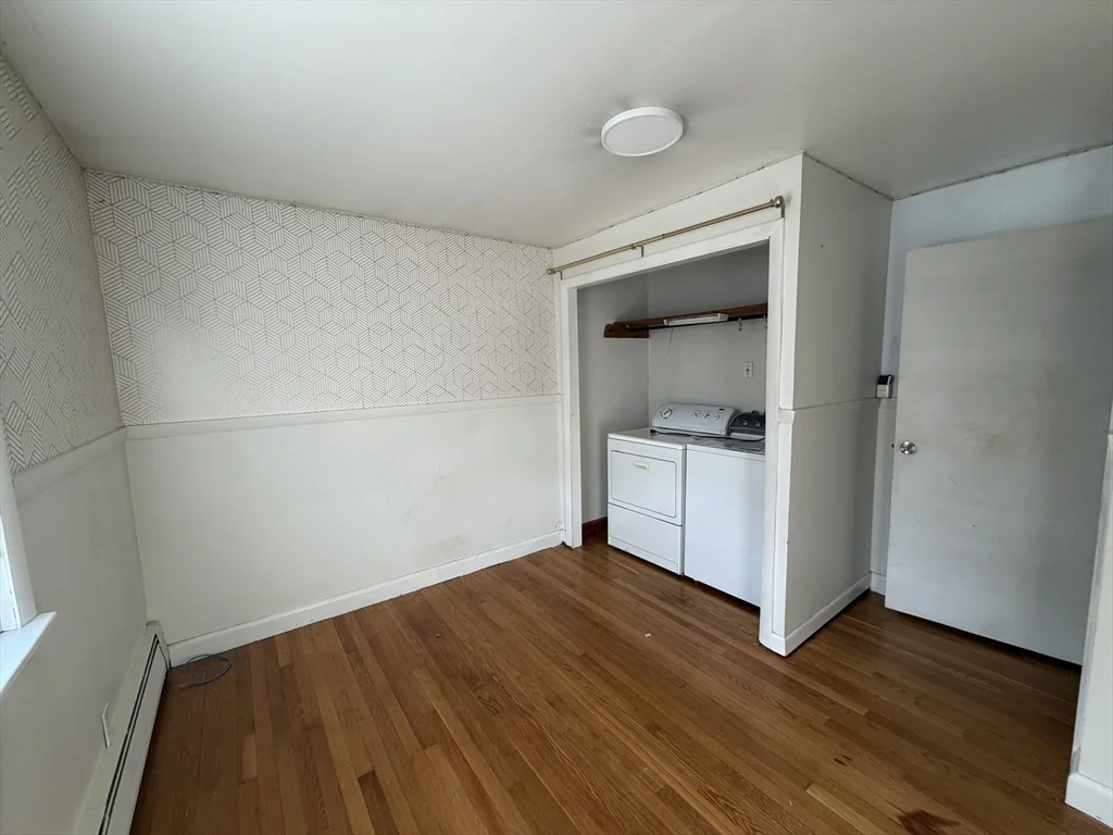 4 bed, 1 bath apartment for rent at 89 Bunker Hill Ave Unit 1, Lowell — photo 11 of 13