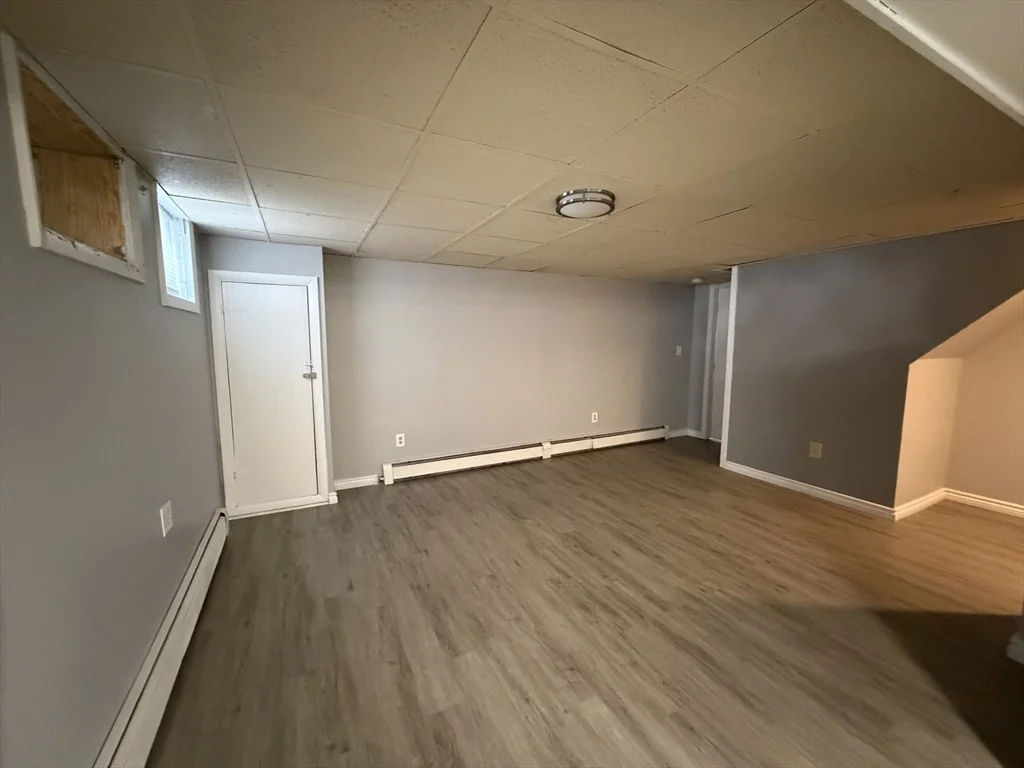 4 bed, 1 bath apartment for rent at 89 Bunker Hill Ave Unit 2, Lowell — photo 5 of 9