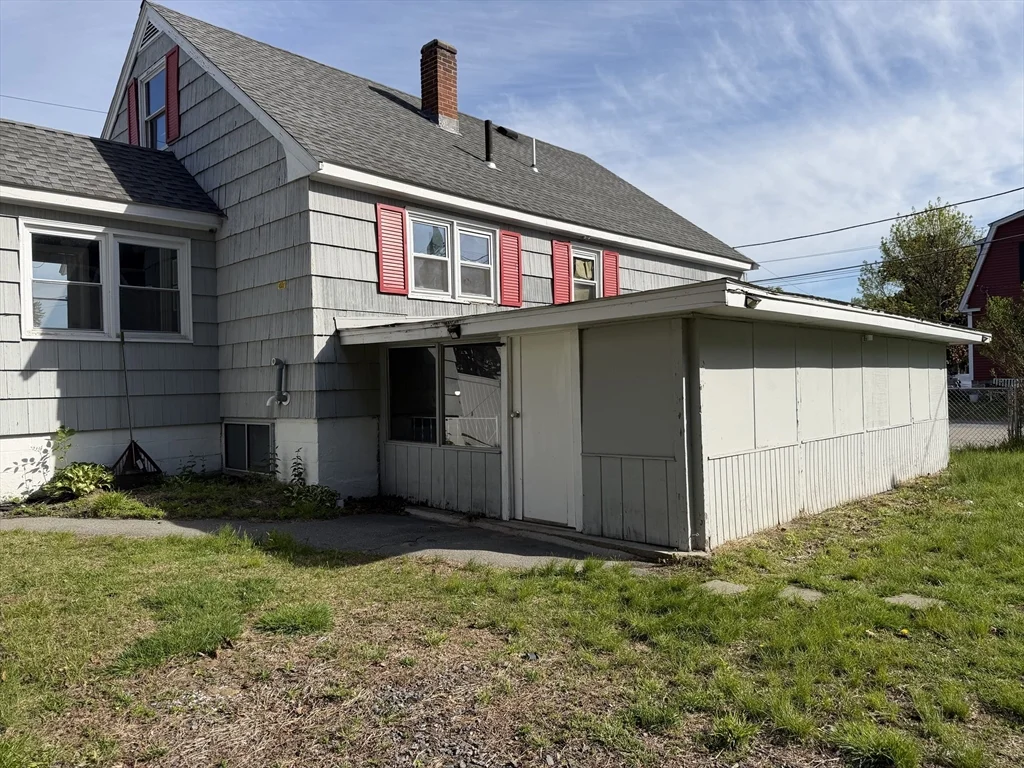 4 bed, 1 bath apartment for rent at 89 Bunker Hill Ave Unit 2, Lowell
