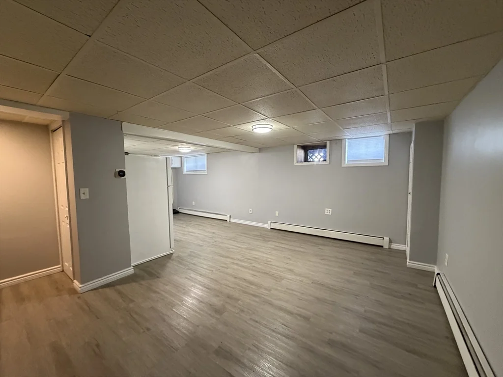 4 bed, 1 bath apartment for rent at 89 Bunker Hill Ave Unit 2, Lowell — photo 6 of 9