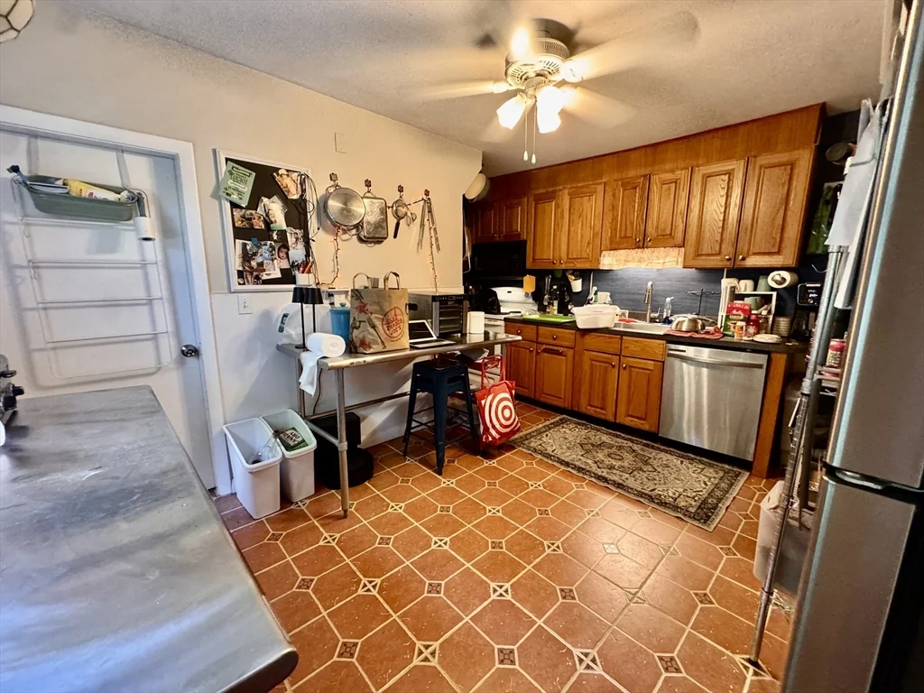5 bed, 2 bath apartment for rent at 89 Burget Ave Unit 2, Tufts University — photo 6 of 28