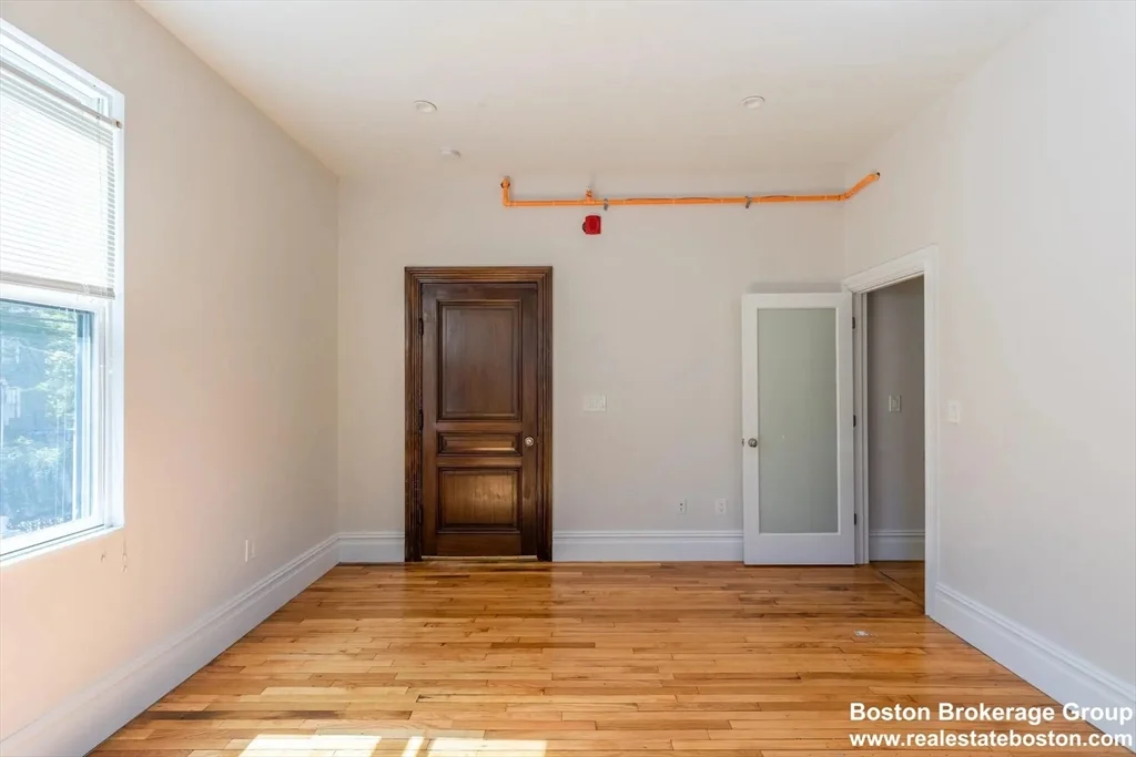 6 bed, 3 bath apartment for rent at 89 Cedar St Unit 2, Roxbury — photo 11 of 27