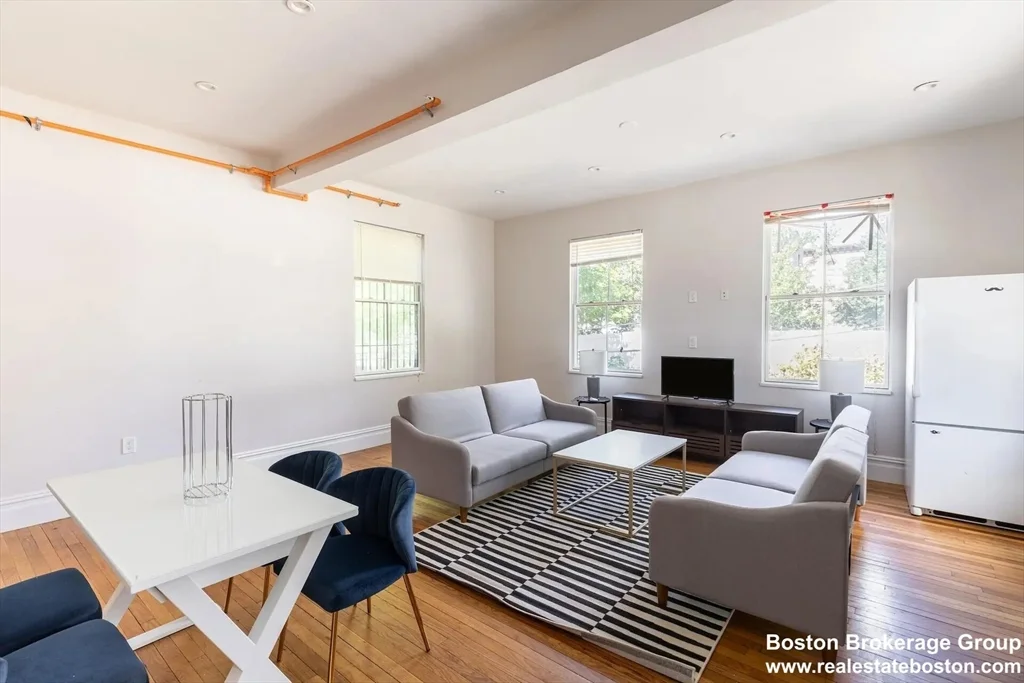 6 bed, 3 bath apartment for rent at 89 Cedar St Unit 2, Roxbury — photo 5 of 27