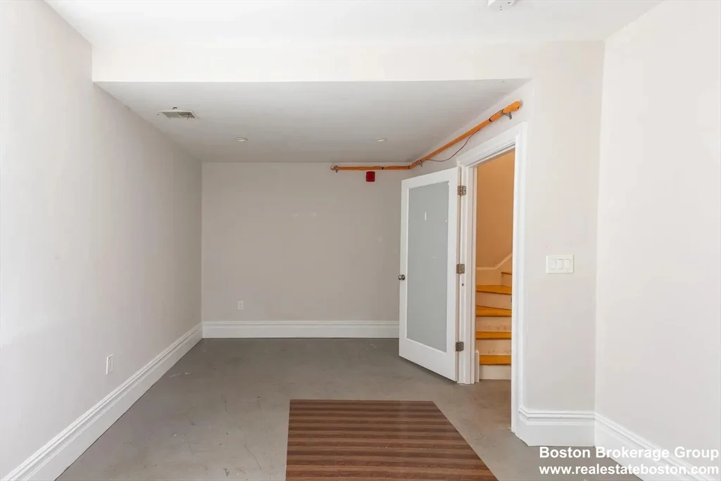 6 bed, 3 bath apartment for rent at 89 Cedar St Unit 2, Roxbury — photo 16 of 27