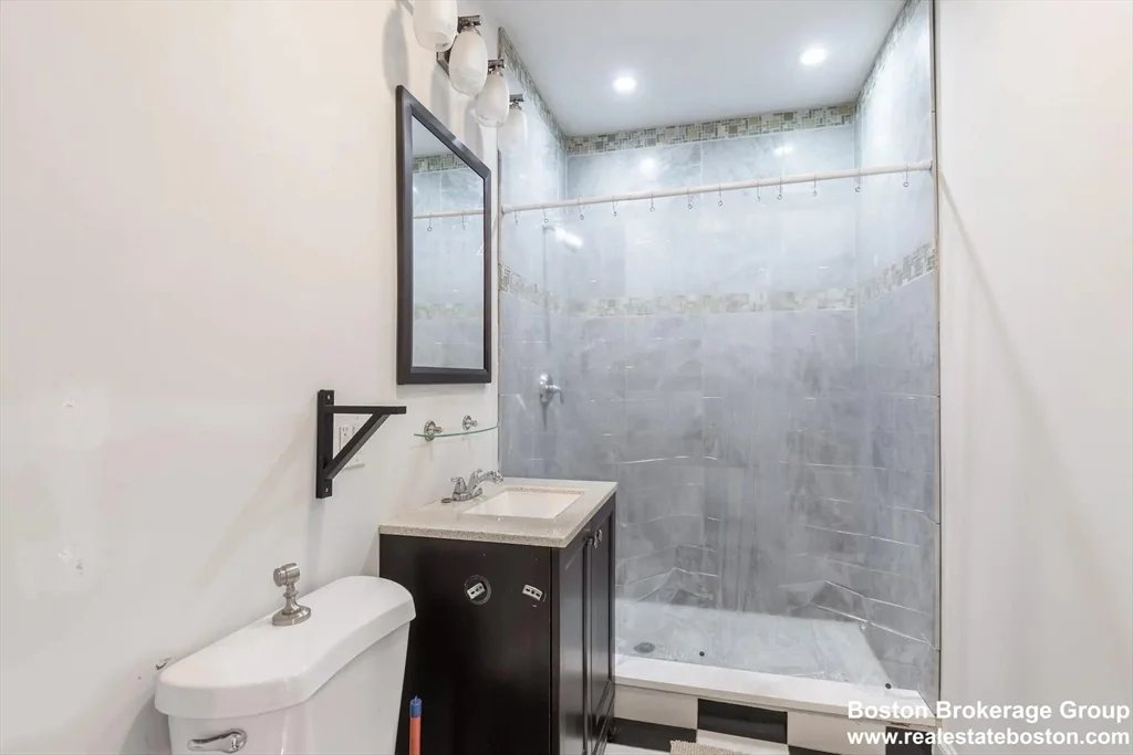 6 bed, 3 bath apartment for rent at 89 Cedar St Unit 2, Roxbury — photo 24 of 27