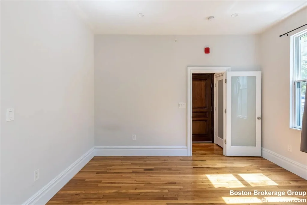 6 bed, 3 bath apartment for rent at 89 Cedar St Unit 2, Roxbury — photo 19 of 27