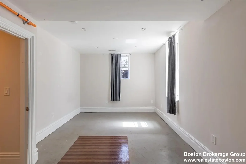 6 bed, 3 bath apartment for rent at 89 Cedar St Unit 2, Roxbury — photo 8 of 27