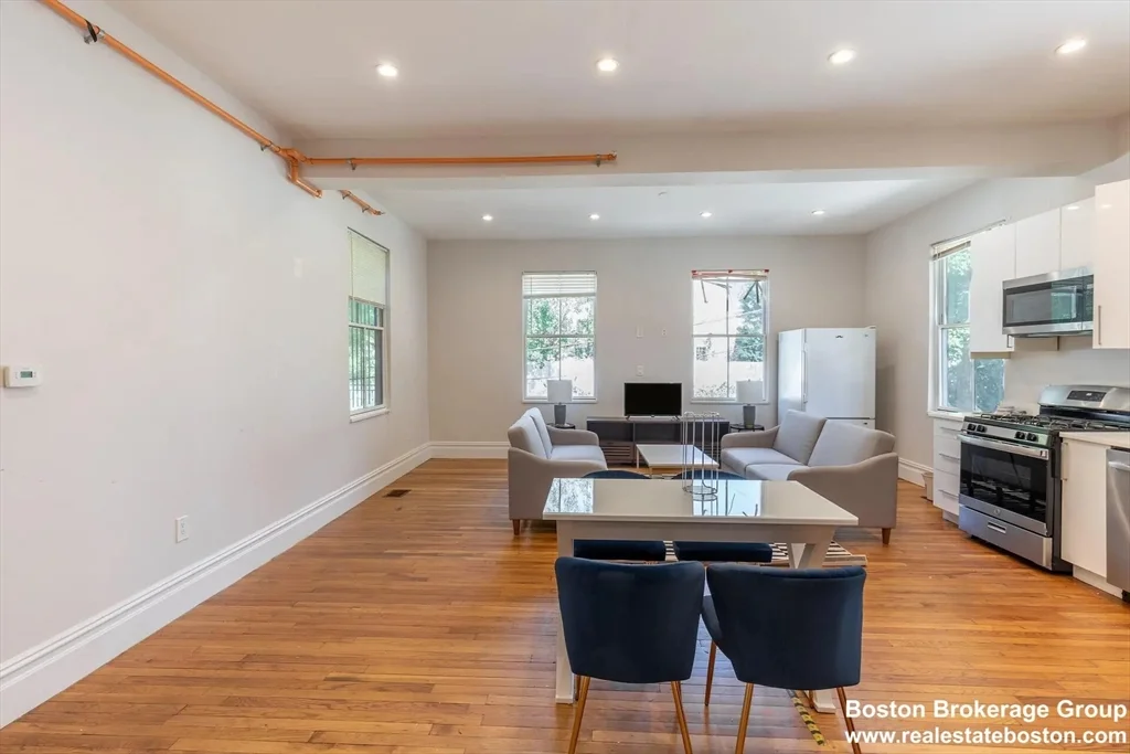 6 bed, 3 bath apartment for rent at 89 Cedar St Unit 2, Roxbury — photo 4 of 27