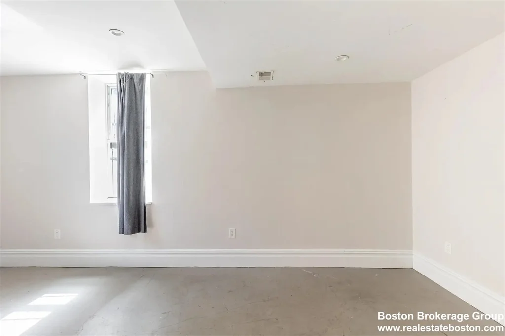 6 bed, 3 bath apartment for rent at 89 Cedar St Unit 2, Roxbury — photo 18 of 27