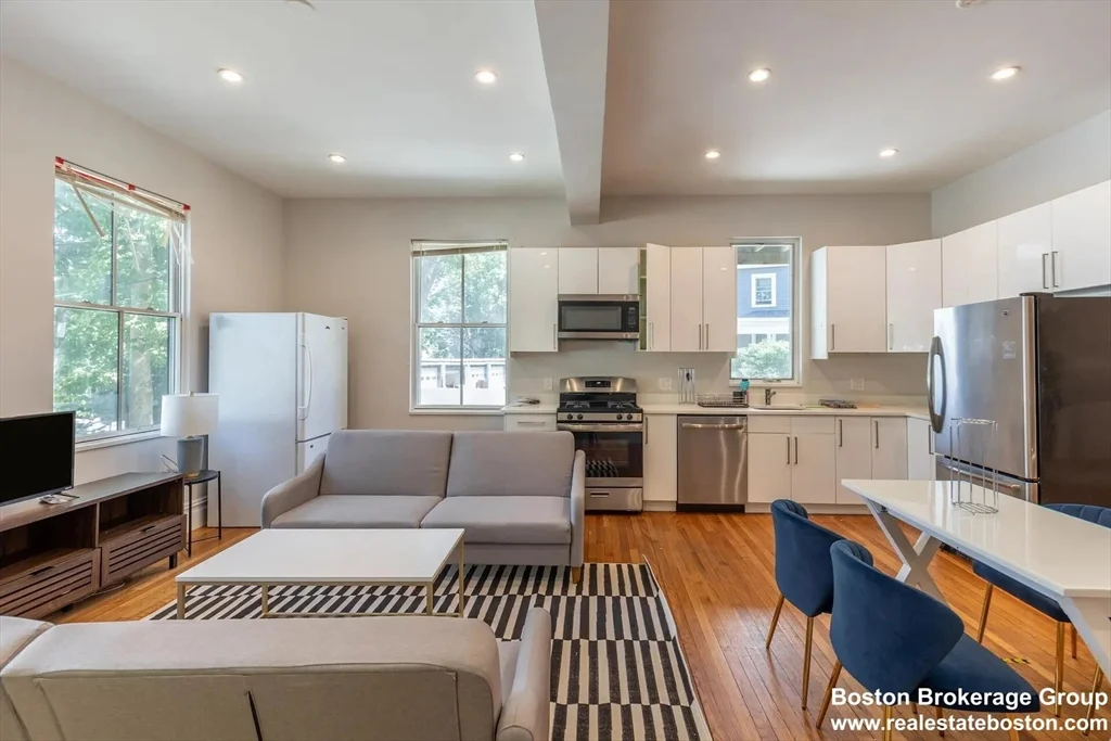 6 bed, 3 bath apartment for rent at 89 Cedar St Unit 2, Roxbury — photo 2 of 27