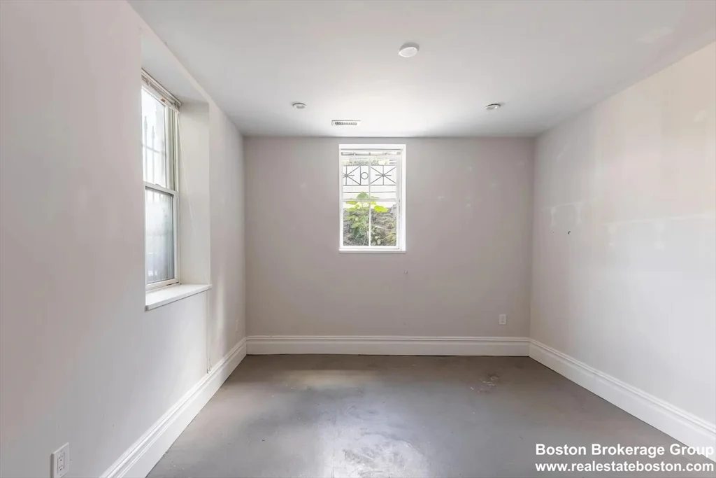 6 bed, 3 bath apartment for rent at 89 Cedar St Unit 2, Roxbury — photo 17 of 27