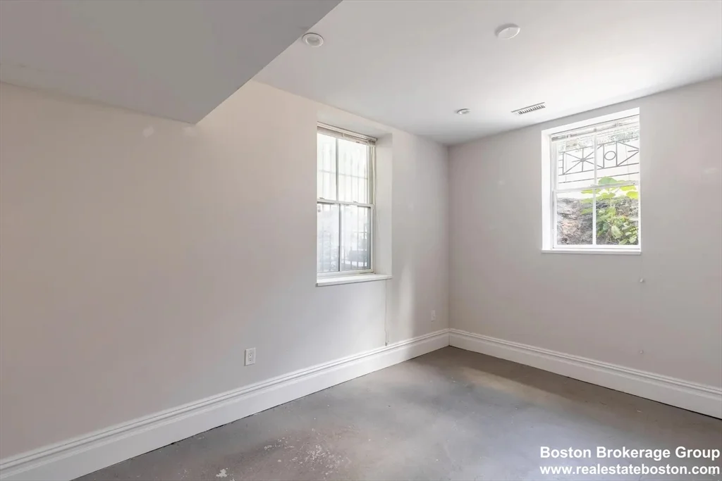 6 bed, 3 bath apartment for rent at 89 Cedar St Unit 2, Roxbury — photo 14 of 27
