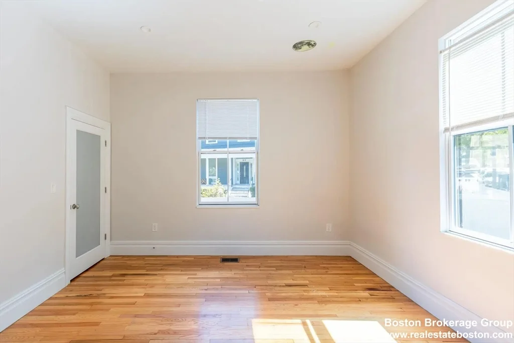 6 bed, 3 bath apartment for rent at 89 Cedar St Unit 2, Roxbury — photo 10 of 27