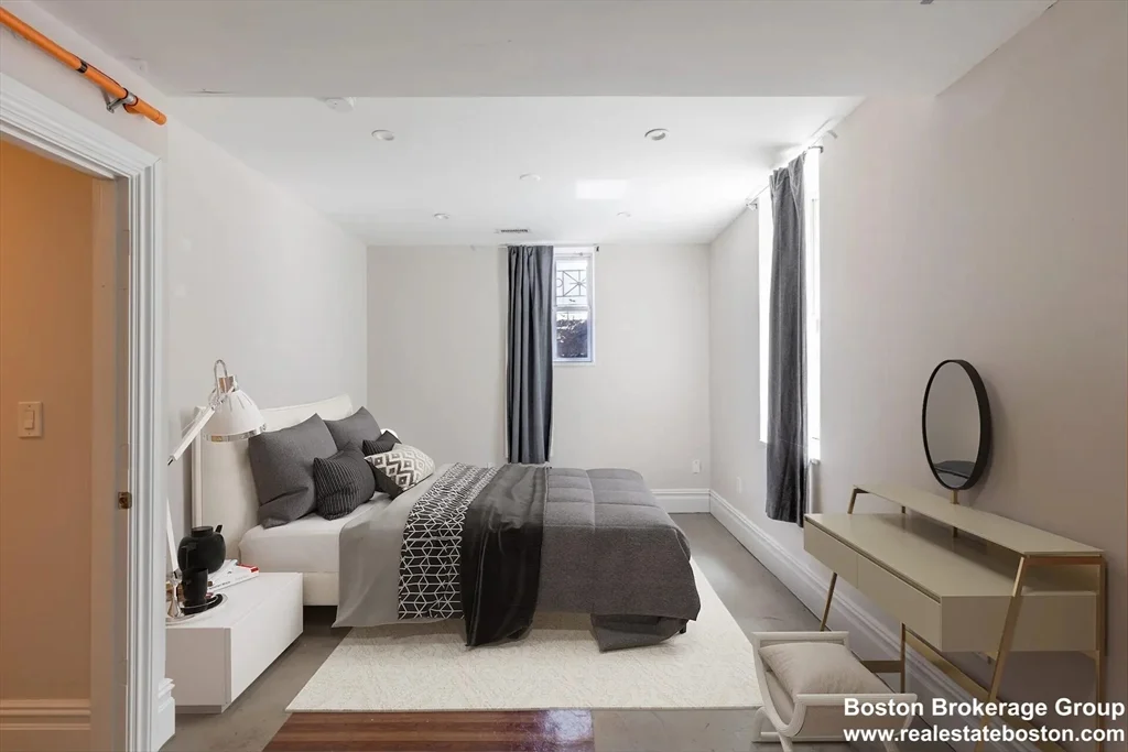 6 bed, 3 bath apartment for rent at 89 Cedar St Unit 2, Roxbury — photo 7 of 27