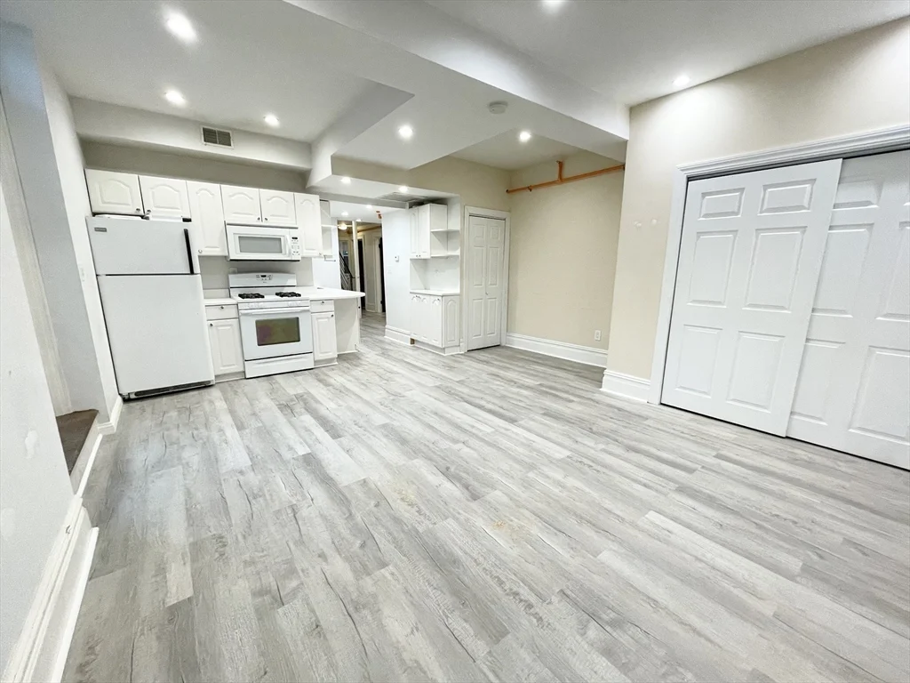 2 bed, 1 bath apartment for rent at 89 Cedar Unit 1, Roxbury — photo 2 of 10