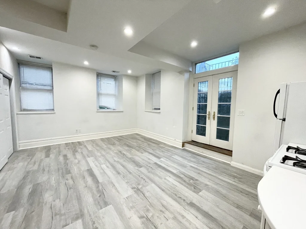 2 bed, 1 bath apartment for rent at 89 Cedar Unit 1, Roxbury — photo 6 of 10