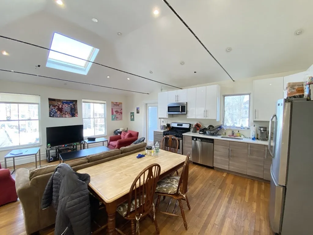 6 bed, 3 bath apartment for rent at 89 Cedar Unit 3, Roxbury — photo 1 of 14