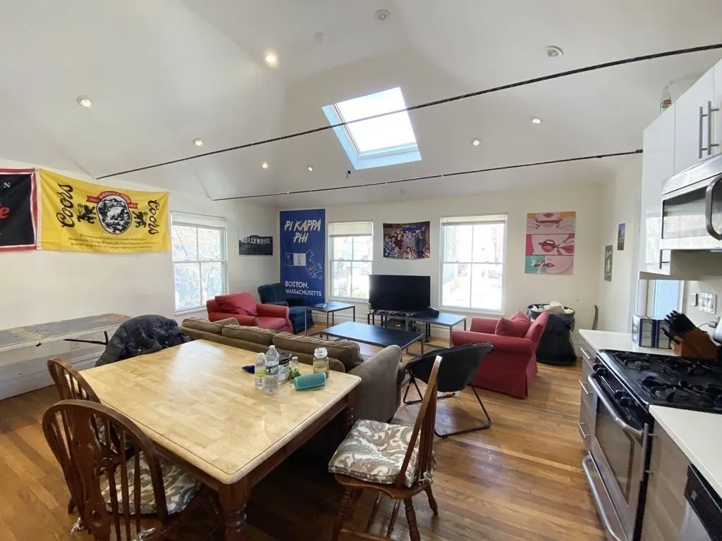6 bed, 3 bath apartment for rent at 89 Cedar Unit 3, Roxbury — photo 2 of 14