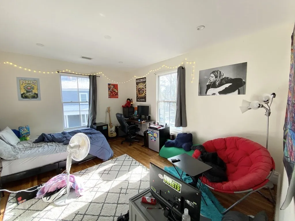 6 bed, 3 bath apartment for rent at 89 Cedar Unit 3, Roxbury — photo 7 of 14