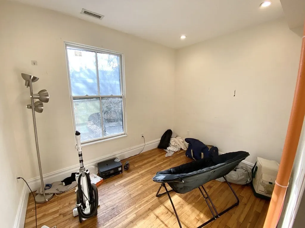 6 bed, 3 bath apartment for rent at 89 Cedar Unit 3, Roxbury — photo 9 of 14