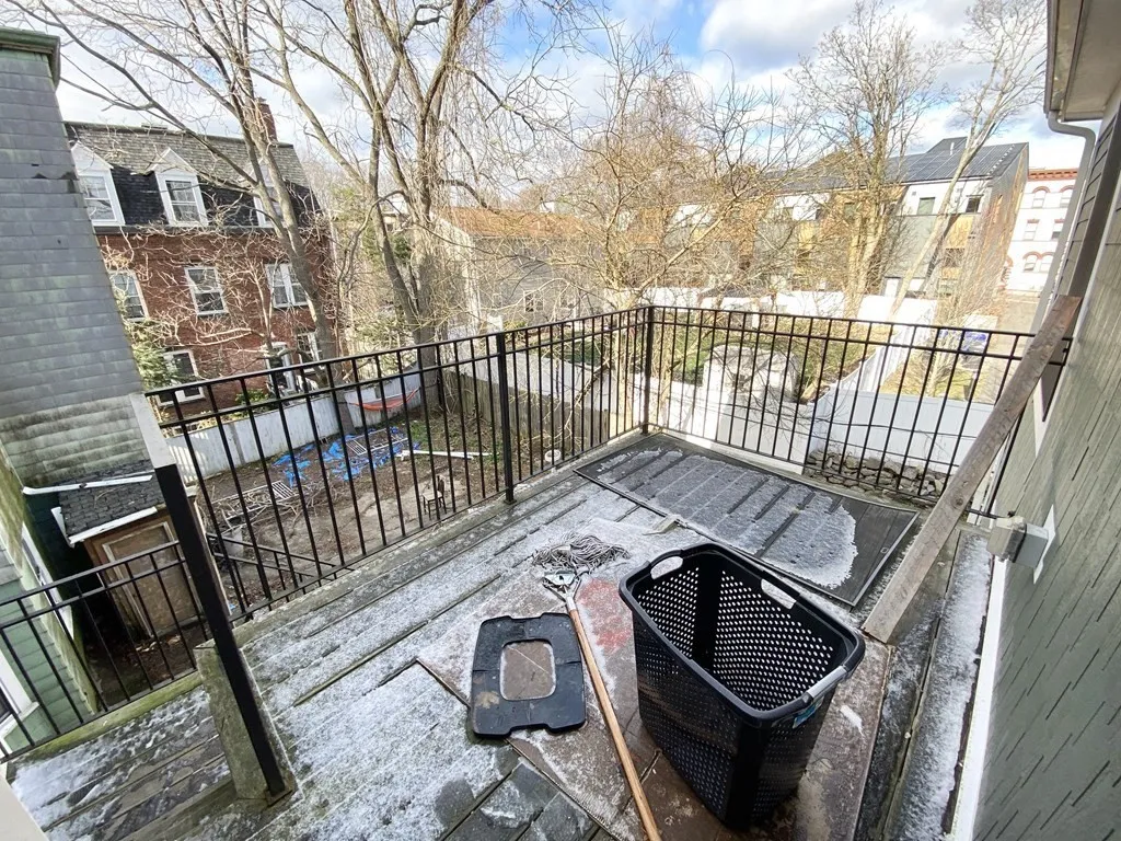 6 bed, 3 bath apartment for rent at 89 Cedar Unit 3, Roxbury — photo 13 of 14