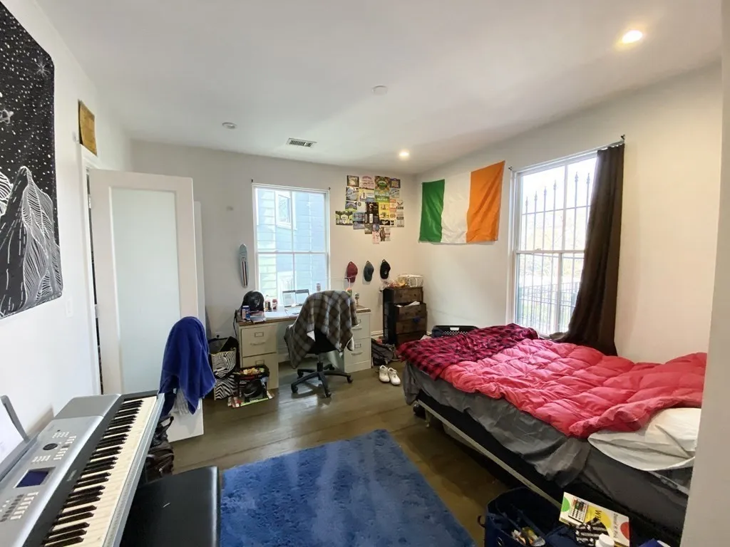 6 bed, 3 bath apartment for rent at 89 Cedar Unit 3, Roxbury — photo 5 of 14