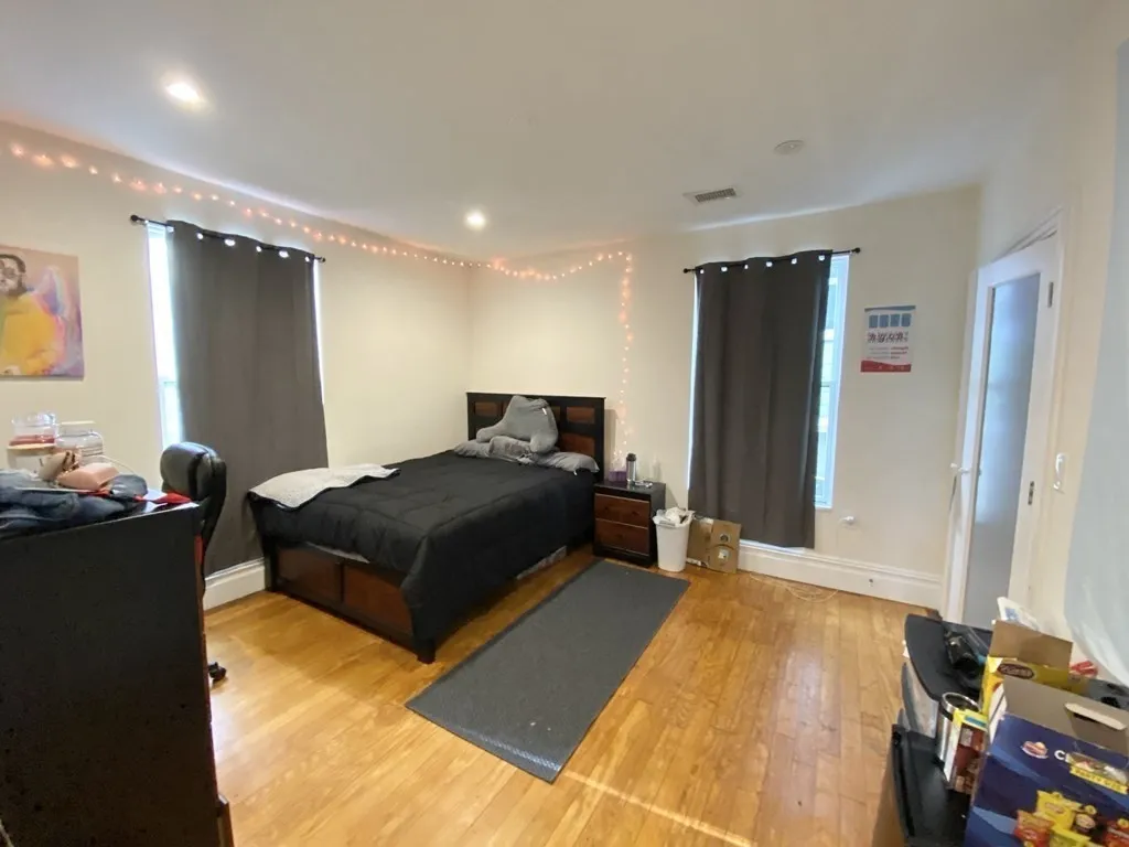 6 bed, 3 bath apartment for rent at 89 Cedar Unit 3, Roxbury — photo 4 of 14