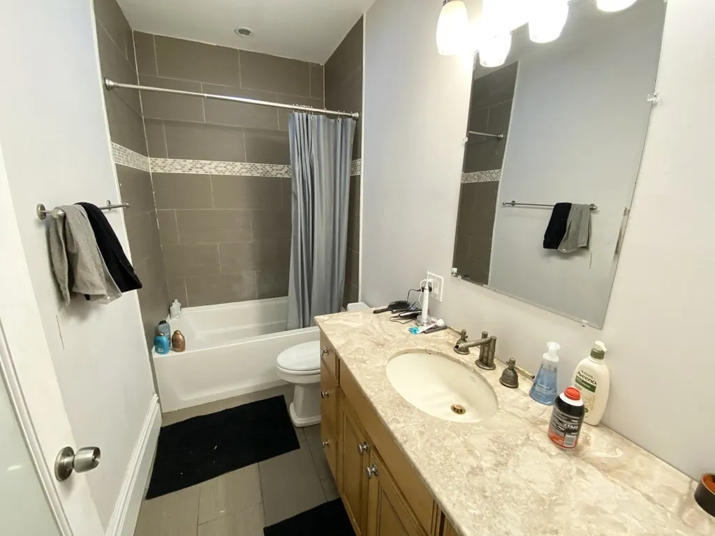 6 bed, 3 bath apartment for rent at 89 Cedar Unit 3, Roxbury — photo 10 of 14