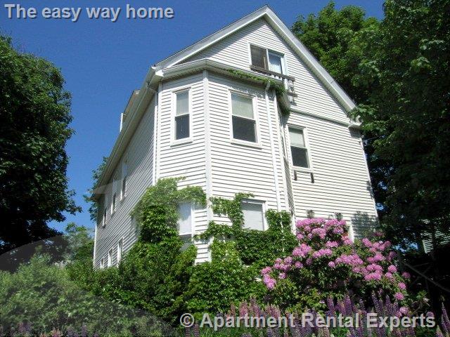 2 bed, 1 bath apartment for rent at 89 College Ave Unit 2, Tufts