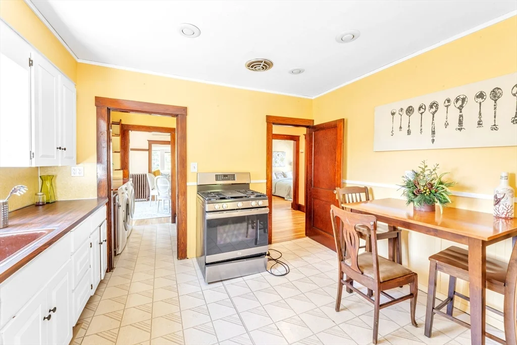 3 bed, 2 bath apartment for rent at 89 Dent St Unit 89, West Roxbury — photo 5 of 29