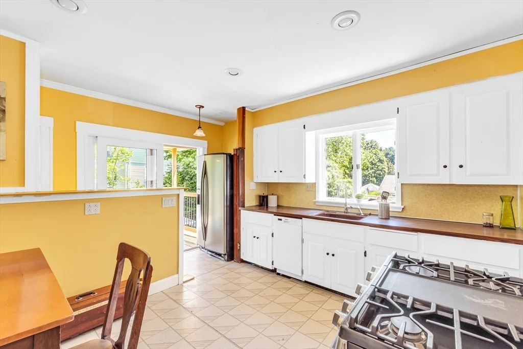 3 bed, 2 bath apartment for rent at 89 Dent St Unit 89, West Roxbury — photo 9 of 29