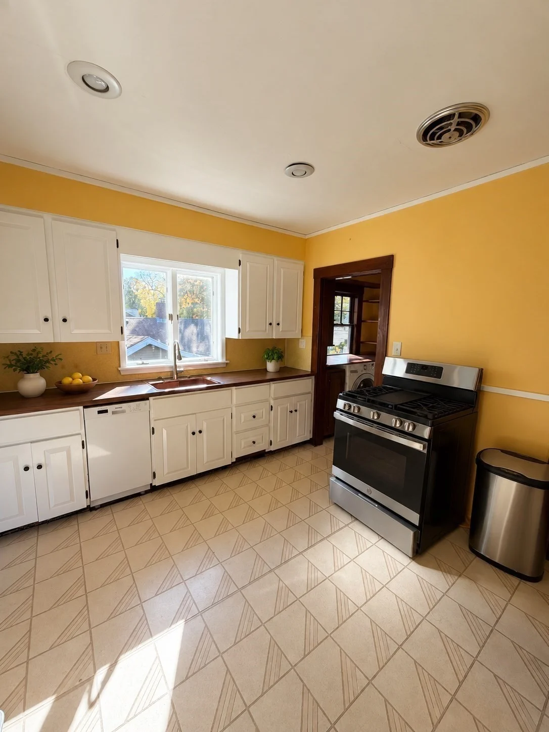 3 bed, 2 bath apartment for rent at 89 Dent Unit 89, West Roxbury — photo 4 of 19