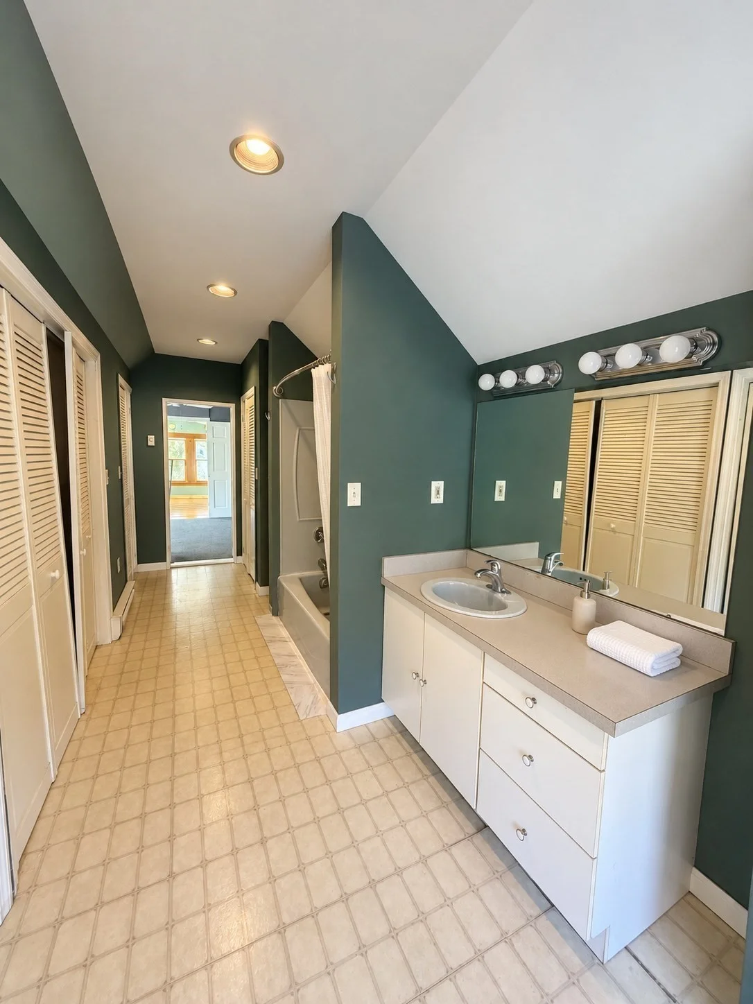 3 bed, 2 bath apartment for rent at 89 Dent Unit 89, West Roxbury — photo 16 of 19