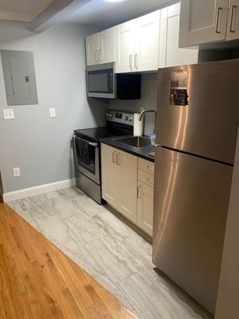 1 bed, 1 bath apartment for rent at 89 East Brookline St Unit 1, South End — photo 4 of 4