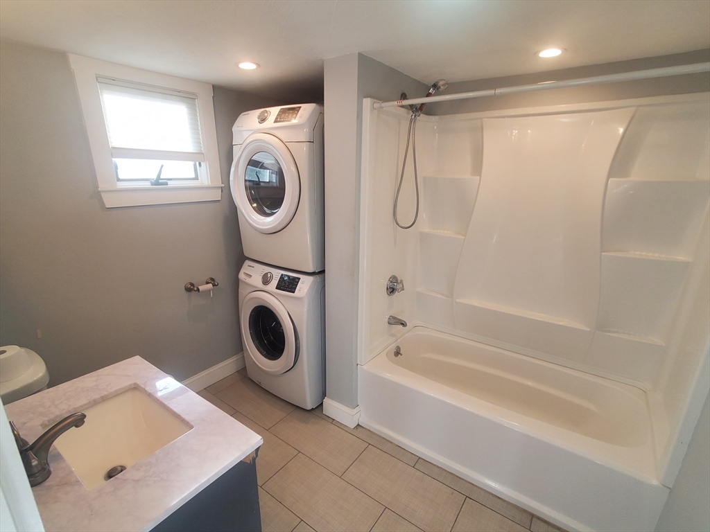 2 bed, 1 bath apartment for rent at 89 Front St Unit 2, Weymouth Landing — photo 4 of 22