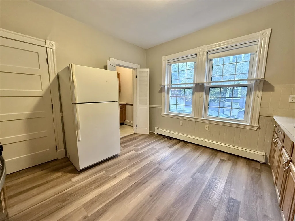3 bed, 1 bath apartment for rent at 89 Grove St Unit 89, Belmont — photo 5 of 27